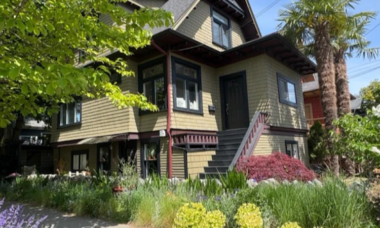 401 E King Edward Avenue