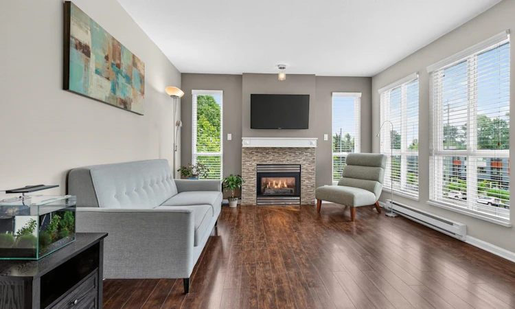 310-8495 Jellicoe Street