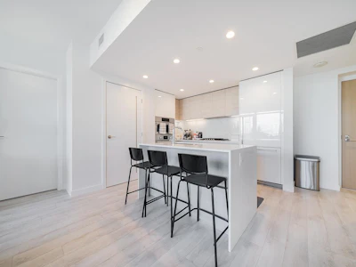 305-2085 Skyline Court - 3