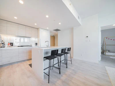 305-2085 Skyline Court - 4
