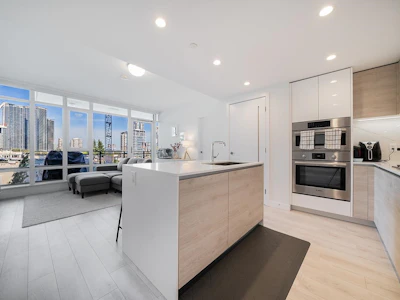 305-2085 Skyline Court - 2