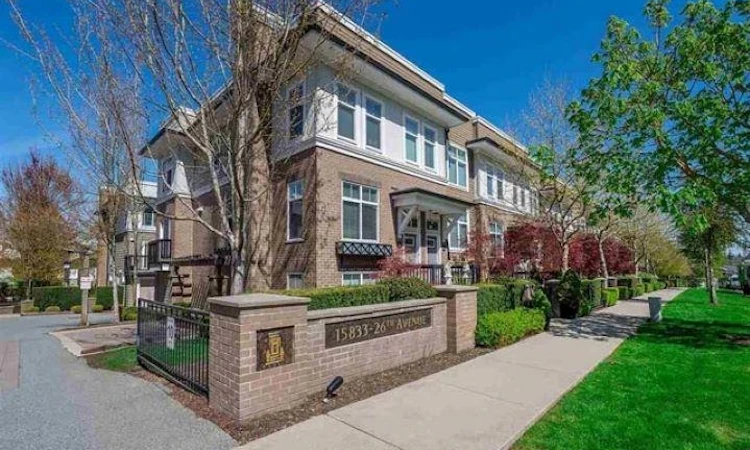 44-15833 26 Avenue