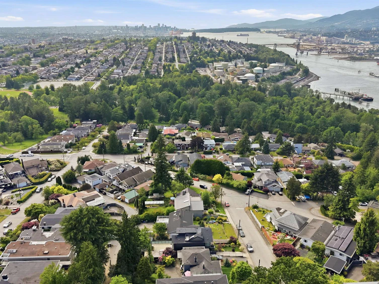 4860 Eton Street, Burnaby, BC, V5C 1K9 - 17