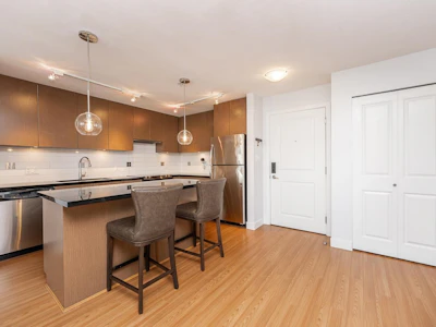 218-15735 Croydon Drive - 5