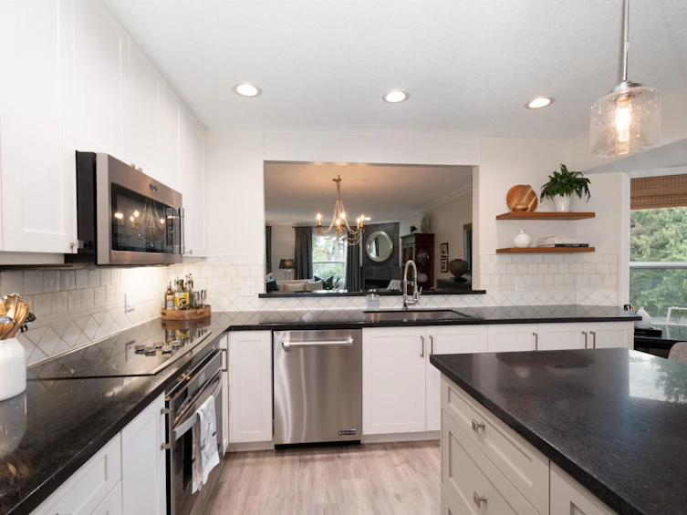 706-1500 Ostler Court, North Vancouver, BC, V7G 2S2 - 6