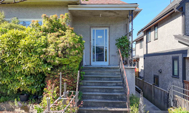 1349 E 14th Avenue