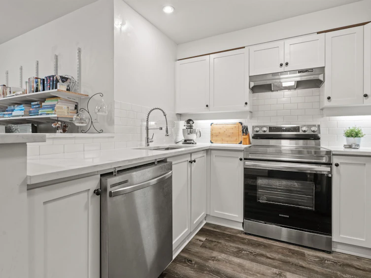 213-15 Smokey Smith Place, New Westminster, BC, V3L 5V7 - 3