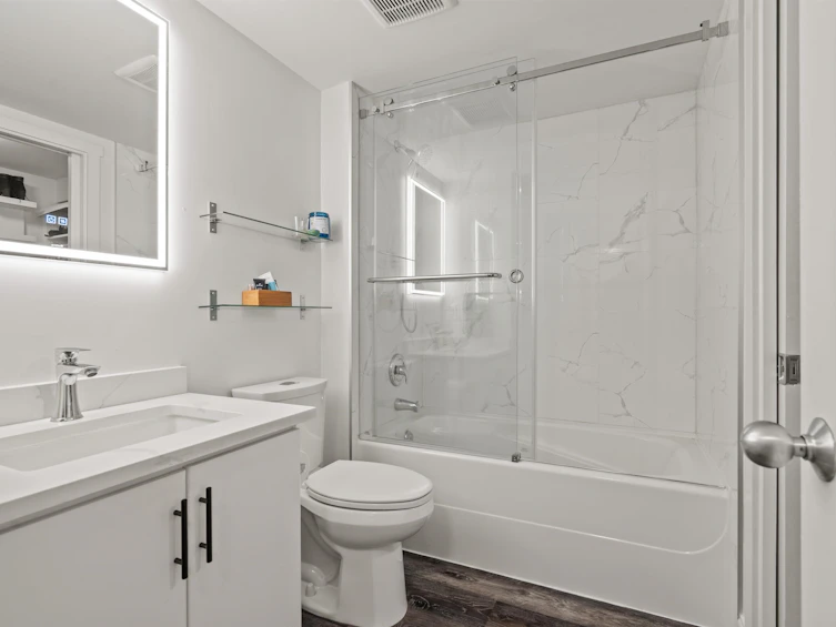 213-15 Smokey Smith Place, New Westminster, BC, V3L 5V7 - 19
