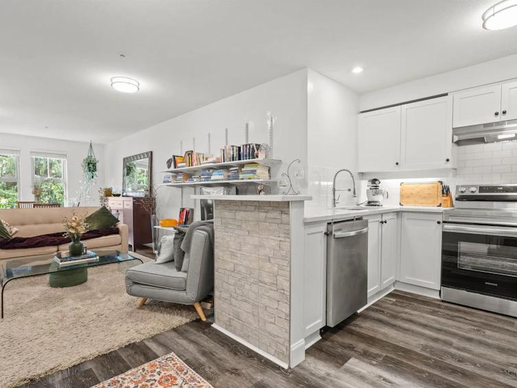 213-15 Smokey Smith Place, New Westminster, BC, V3L 5V7 - 5