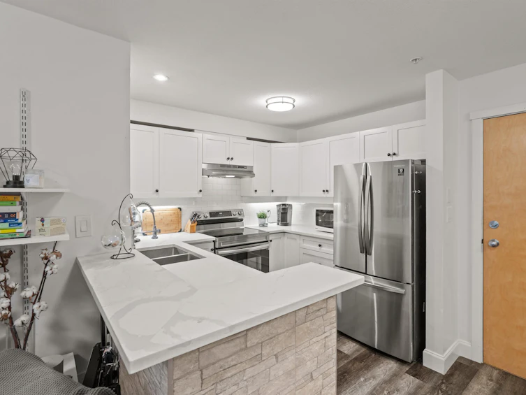 213-15 Smokey Smith Place, New Westminster, BC, V3L 5V7 - 2