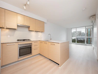 803-6180 Cooney Road - 2