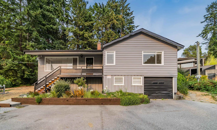 5258 Sunshine Coast Highway