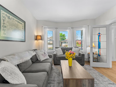 178 E King Edward Avenue - 2