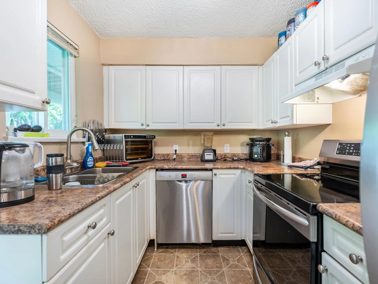 11288 135 Street, Surrey, BC, V3R 2Z7 - 12
