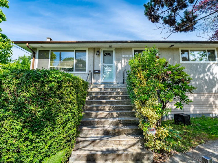 11288 135 Street, Surrey, BC, V3R 2Z7