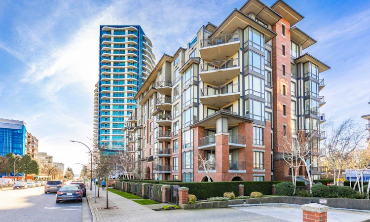 103-1551 Foster Street