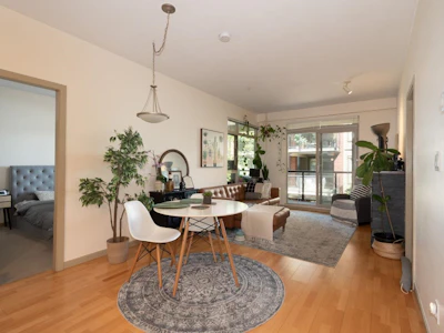 202-200 Capilano Road - 4