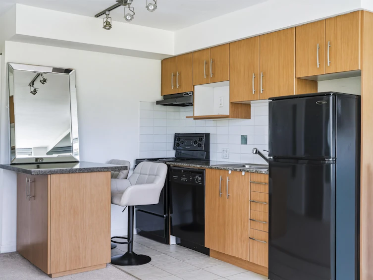 402-9298 University Crescent, Burnaby, BC, V5A 4X8 - 9