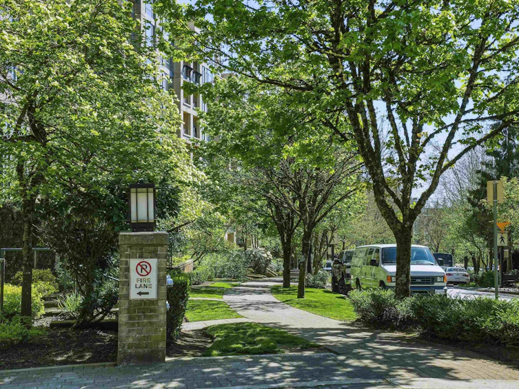 402-9298 University Crescent, Burnaby, BC, V5A 4X8 - 2