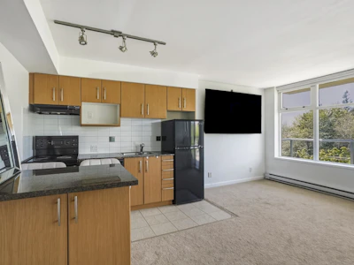 402-9298 University Crescent - 5