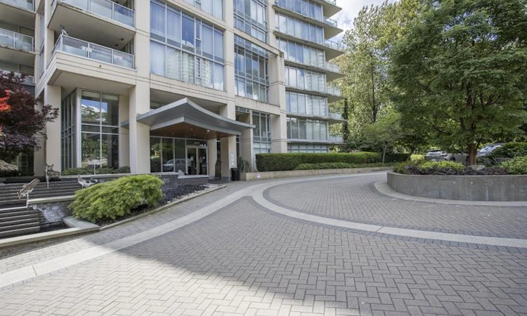 507-2133 Douglas Road