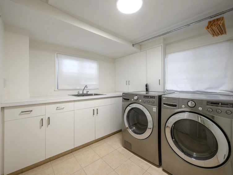 3262 W 1st Avenue, Vancouver, BC, V6K 1H5 - 24