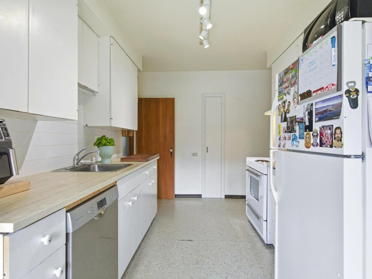 2506 W 15th Avenue, Vancouver, BC, V6K 2Z4 - 14