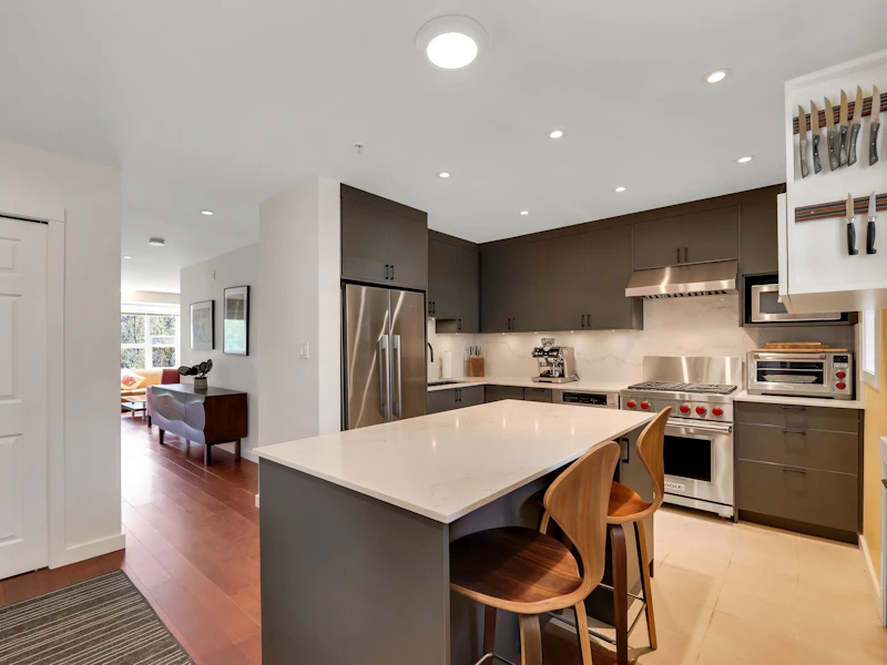 6 - 1204 Main Street, Squamish BC V8B 0S3