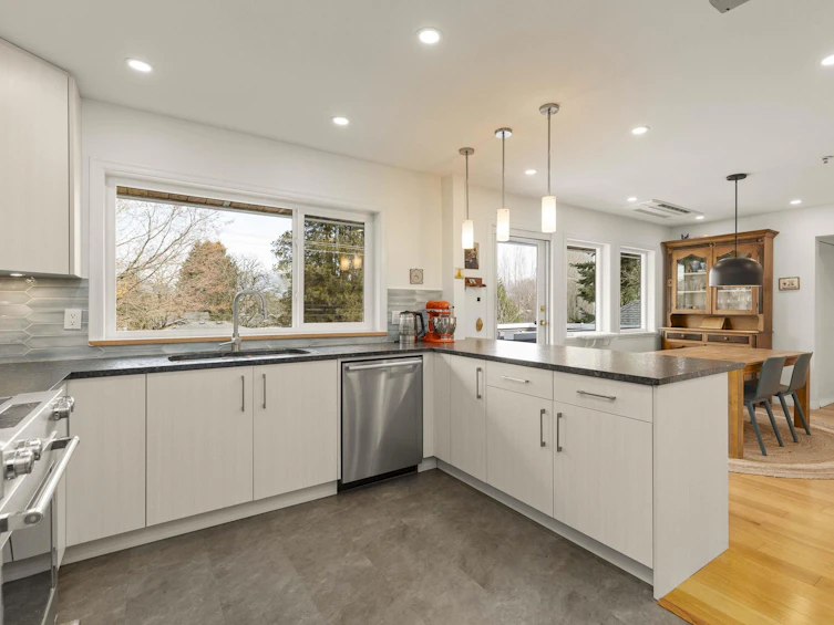 1815 W 14th Avenue, Vancouver, BC, V6J 2J8 - 12