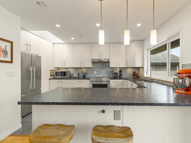 1815 W 14th Avenue, Vancouver, BC, V6J 2J8 - 10