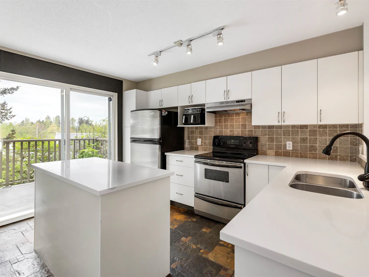 102-15175 62a Avenue, Surrey, BC, V3S 1X1 - 11