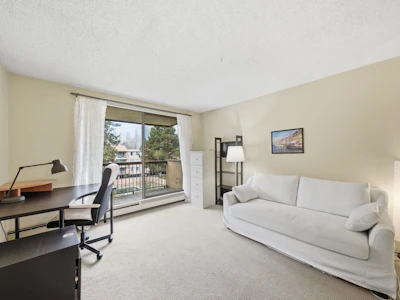 310-8511 Ackroyd Road - 2