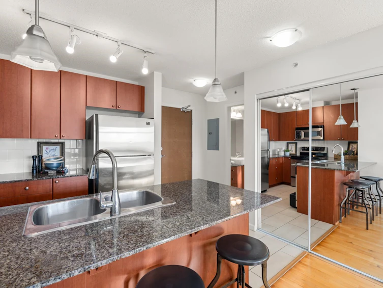 1103-610 Victoria Street, New Westminster, BC, V3M 0A5 - 5