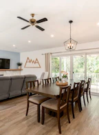 1032 Edgewater Crescent