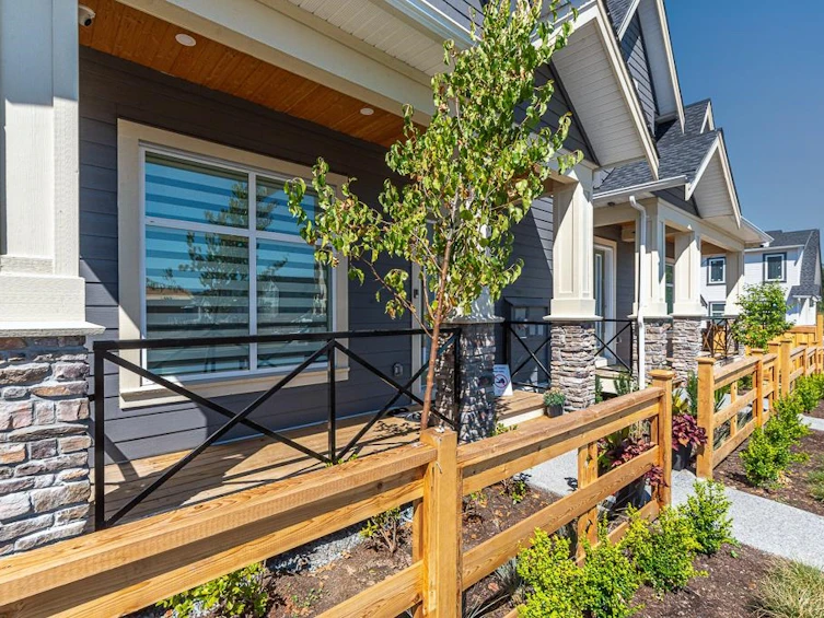 7422 196 Street, Surrey, BC, V2Y 3R7