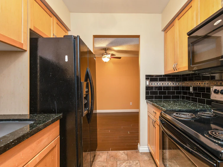 212-17661 58a Avenue, Surrey, BC, V3S 1N4 - 10