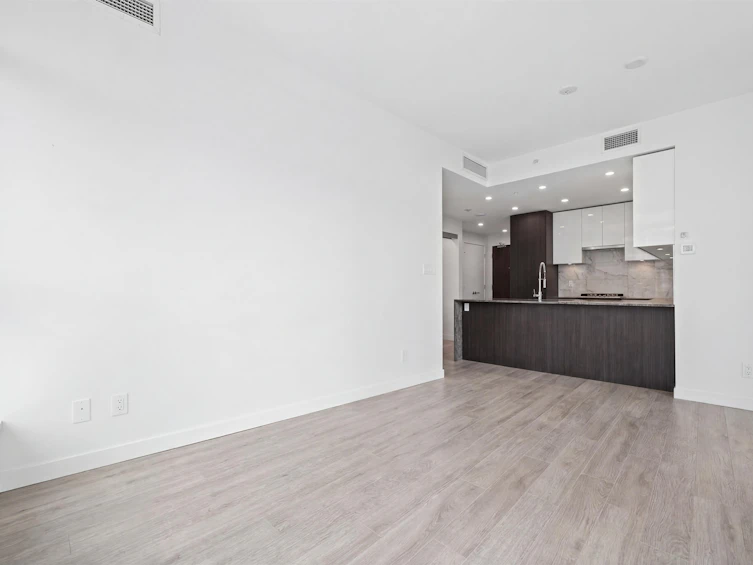 907-5333 Goring Street, Burnaby, BC, V5B 3A2 - 5