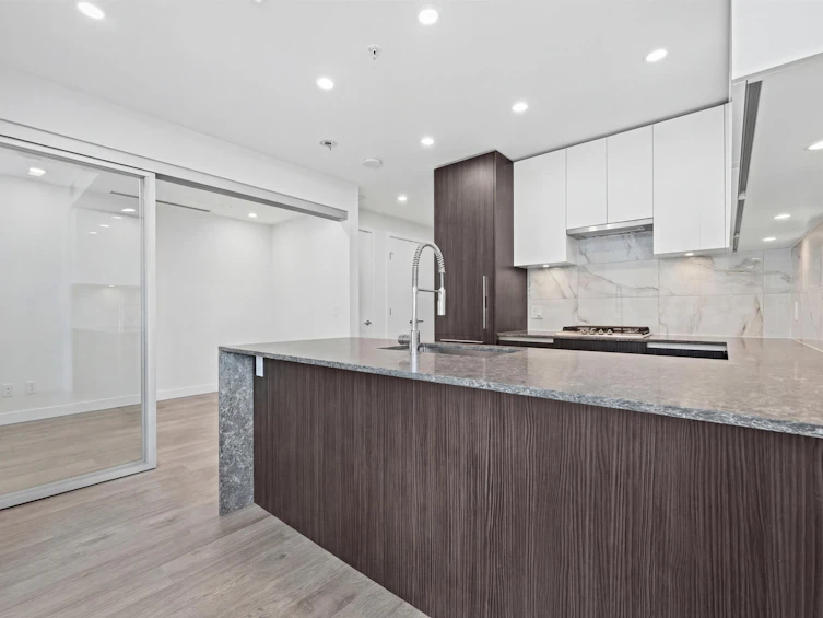 907-5333 Goring Street, Burnaby, BC, V5B 3A2 - 6