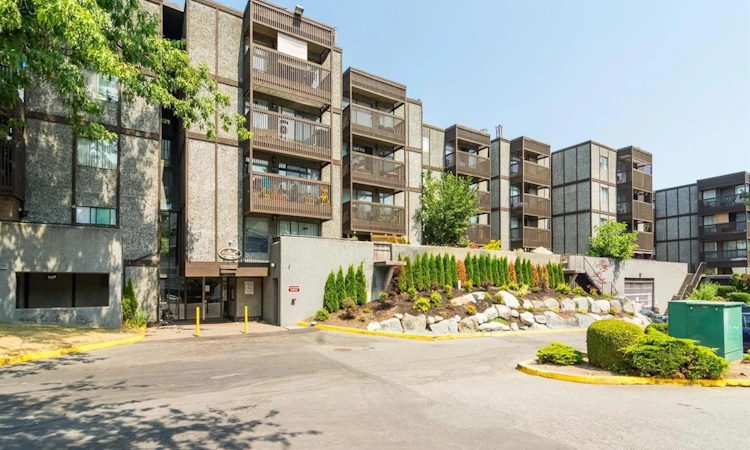 401-9682 134 Street