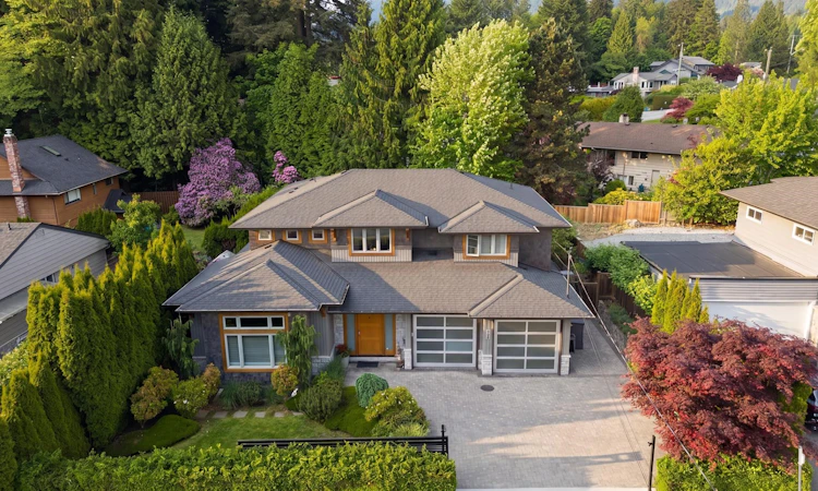 1138 Ridgewood Drive