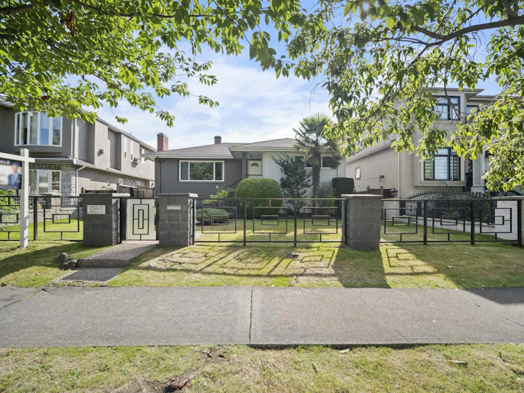 6978 Mckinnon Street, Vancouver, BC, V5S 3G5