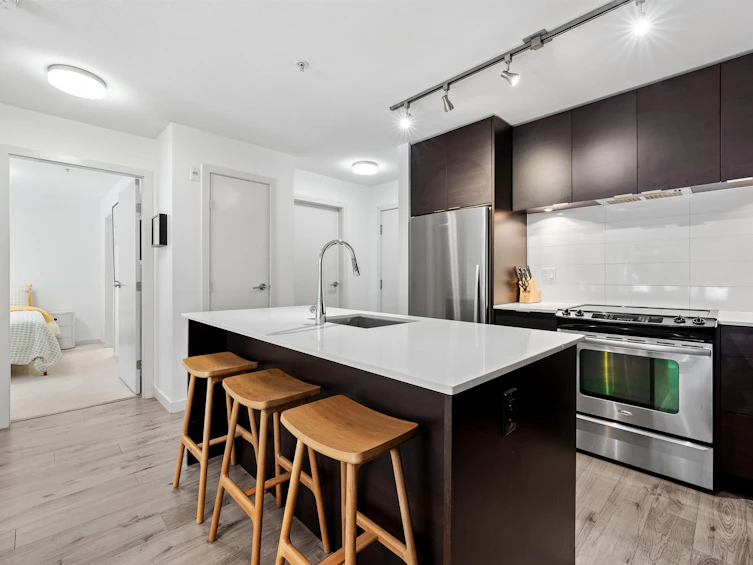 203-1677 Lloyd Avenue, North Vancouver, BC, V7P 0A9 - 6
