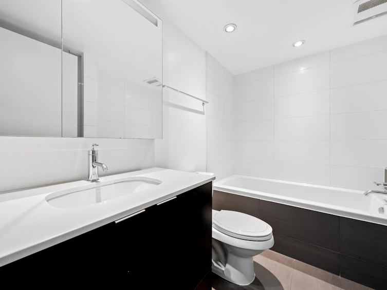 203-1677 Lloyd Avenue, North Vancouver, BC, V7P 0A9 - 20