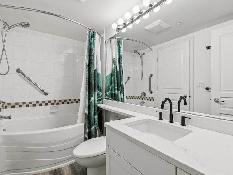 102-365 E 1st Street, North Vancouver, BC, V7L 4W5 - 16
