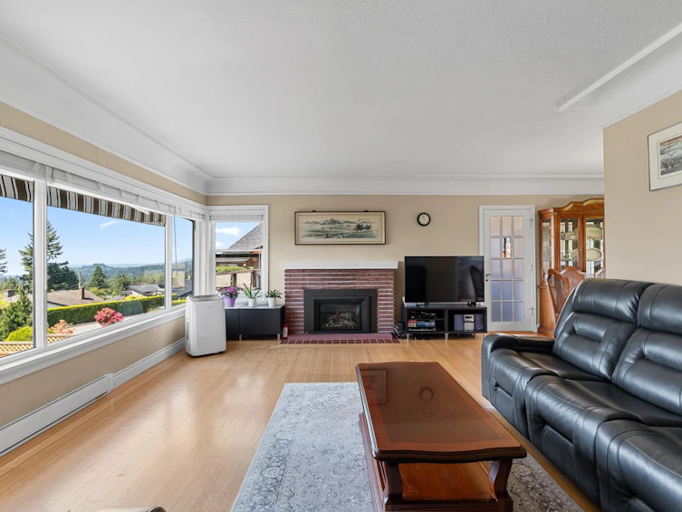 170 Carisbrooke Crescent, North Vancouver, BC, V7N 2S1 - 2