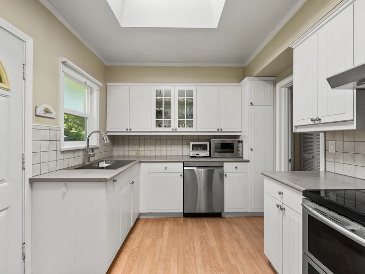 170 Carisbrooke Crescent, North Vancouver, BC, V7N 2S1 - 5