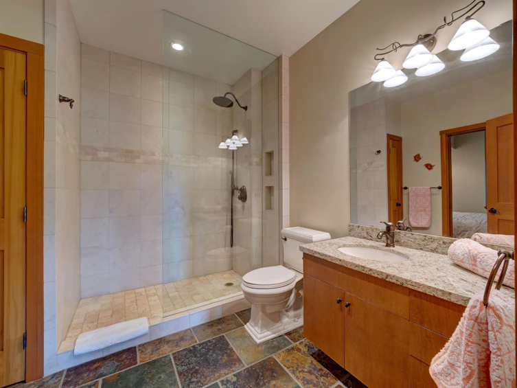 6480 Shoreline Place, Sechelt, BC, V7Z 0L1 - 38