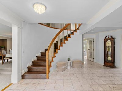 2471 Mowat Place - 5