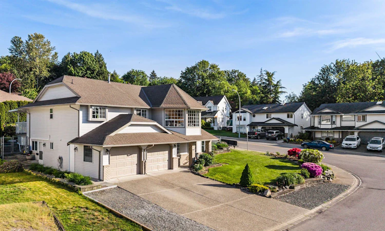 34858 Millar Crescent