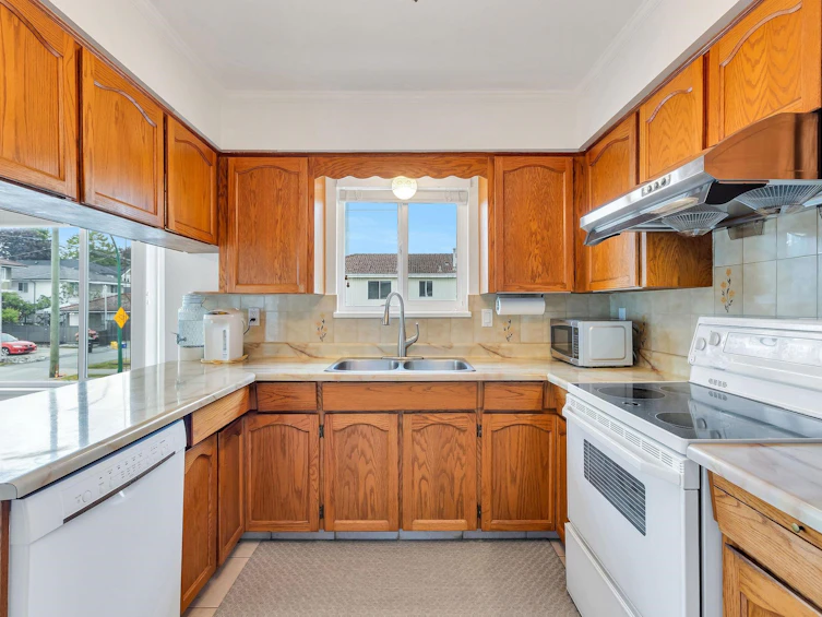 683 Gilmore Avenue, Burnaby, BC, V5C 5W6 - 7